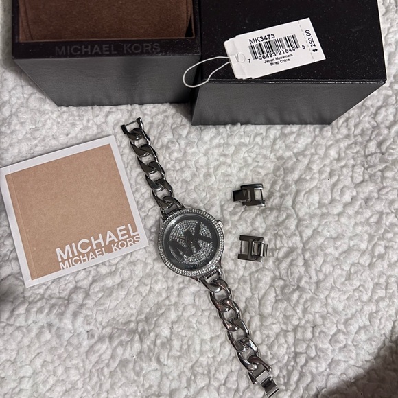 Michael Kors watch - Picture 3 of 5